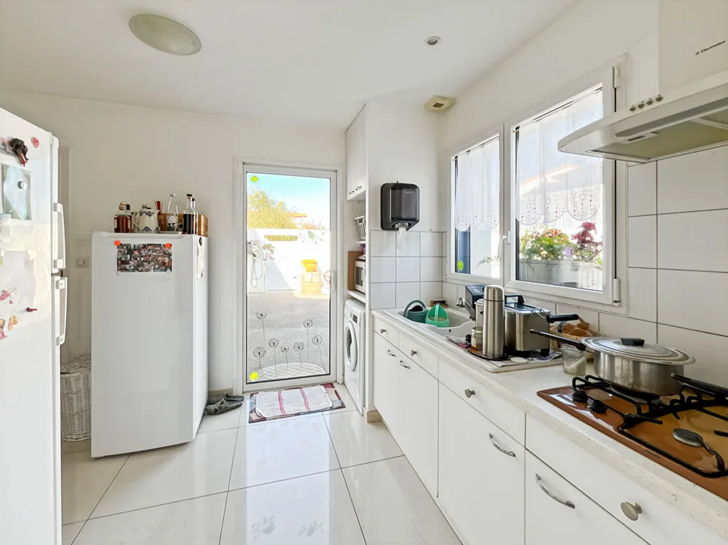 Cuisine - Maison d'Architecte avec Piscine à Fromentine