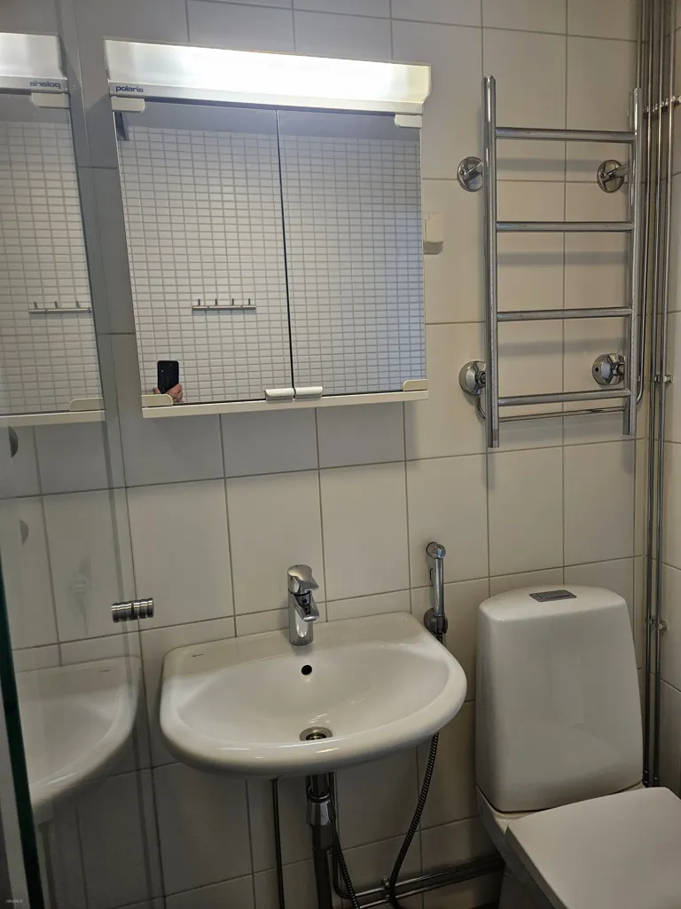 Vannitoad - Bright Studio Flat with Balcony in Espoo