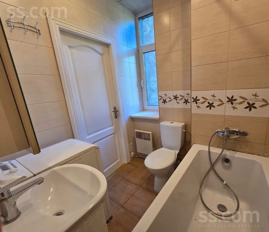 Bagni - Two-Bedroom Apartment with High Ceilings in Riga Centre