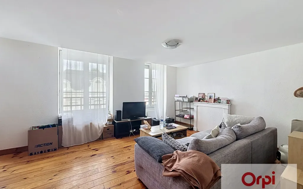 Séjour - Appartement T3 avec Balcon en Centre-Ville de Commentry