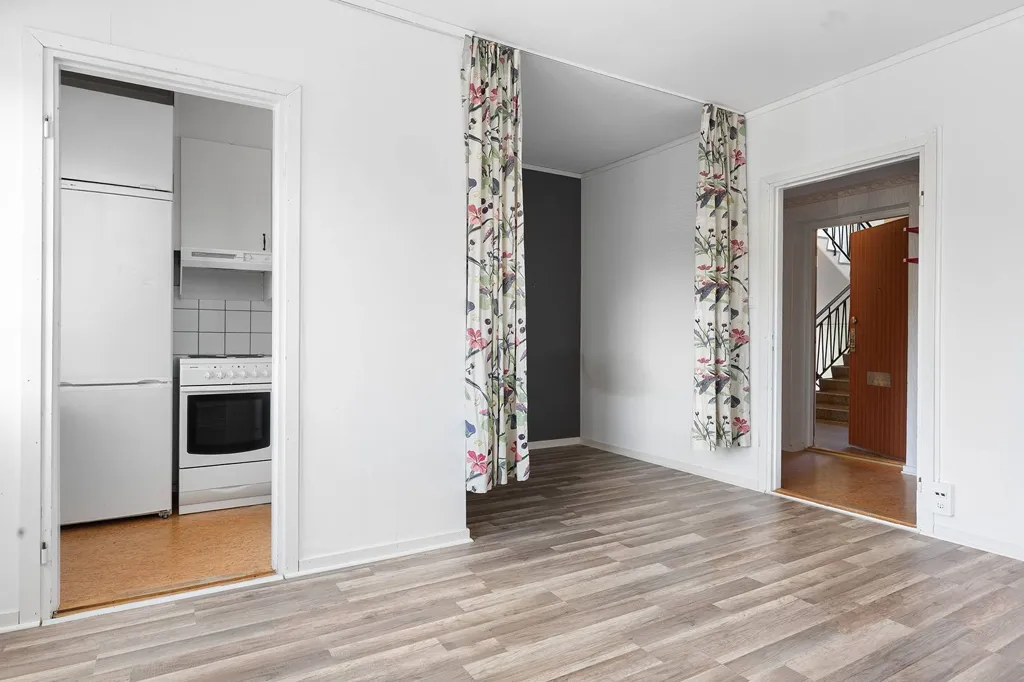 Apartment with Balcony in Paradiset