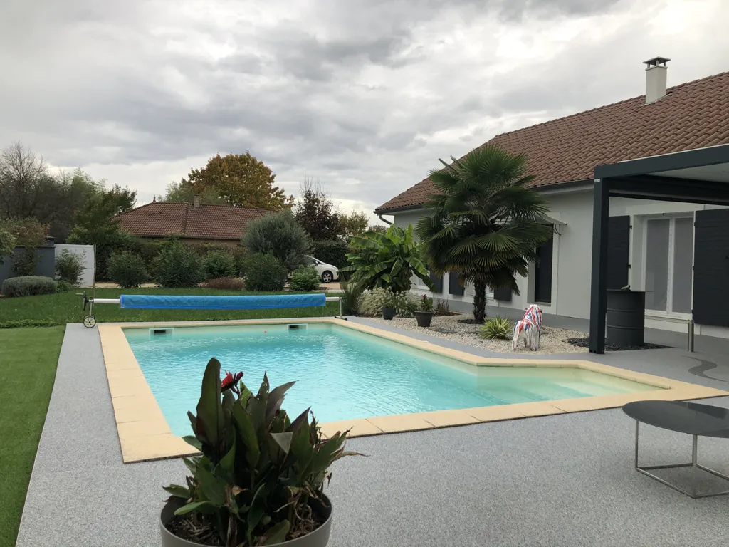 Bassein - House with Heated Pool on Garden in Morestel