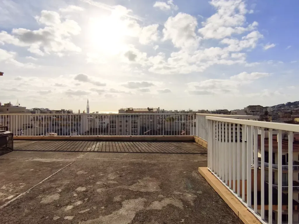 Balcon - Appartement en Dernier Étage avec Terrasses à Nice