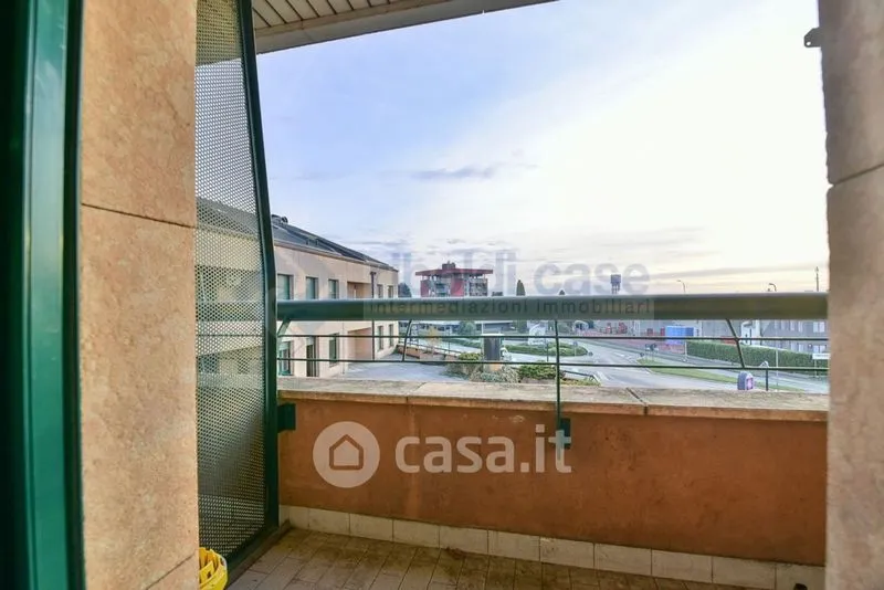 Rõdu - Four-Room Apartment with Balconies in Mariano Comense