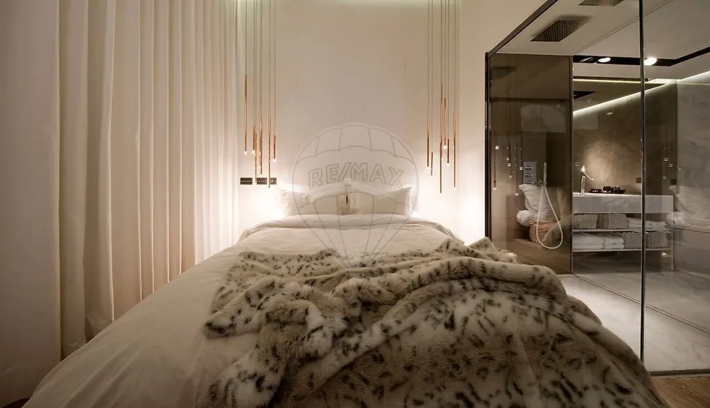 Chambres - Lisbon Condo with Terrace and Fireplace