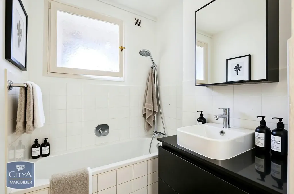 Vannitoad - Bright 3-Bedroom Apartment with Balcony in Grenoble