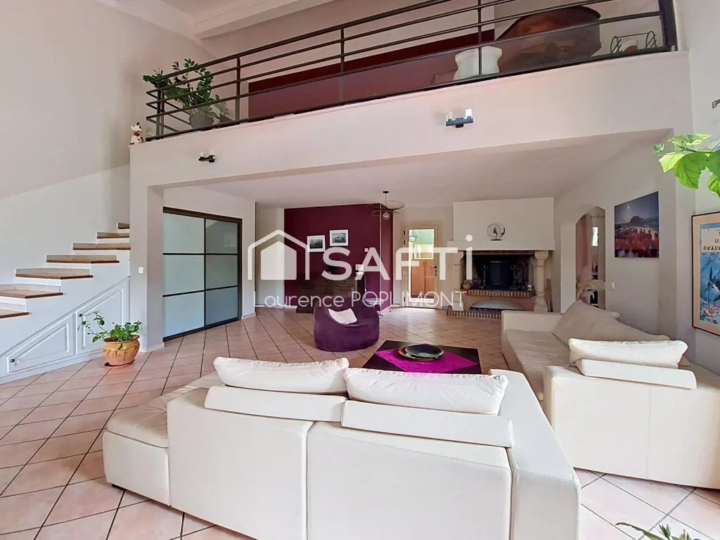 Living Room - Family Villa with Pool in Brignoles