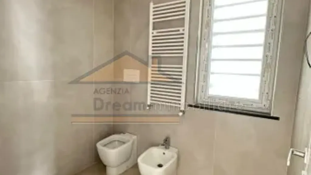 Salles de bain - New Semi-Detached Villa with Balcony in Parete