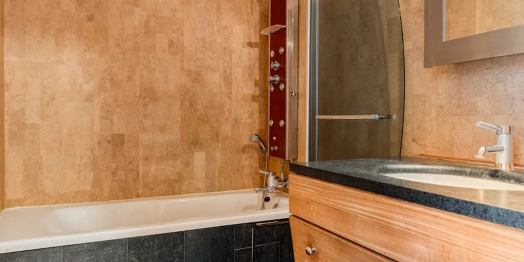 Bathrooms - Apartment with Cathedral View in Antwerp