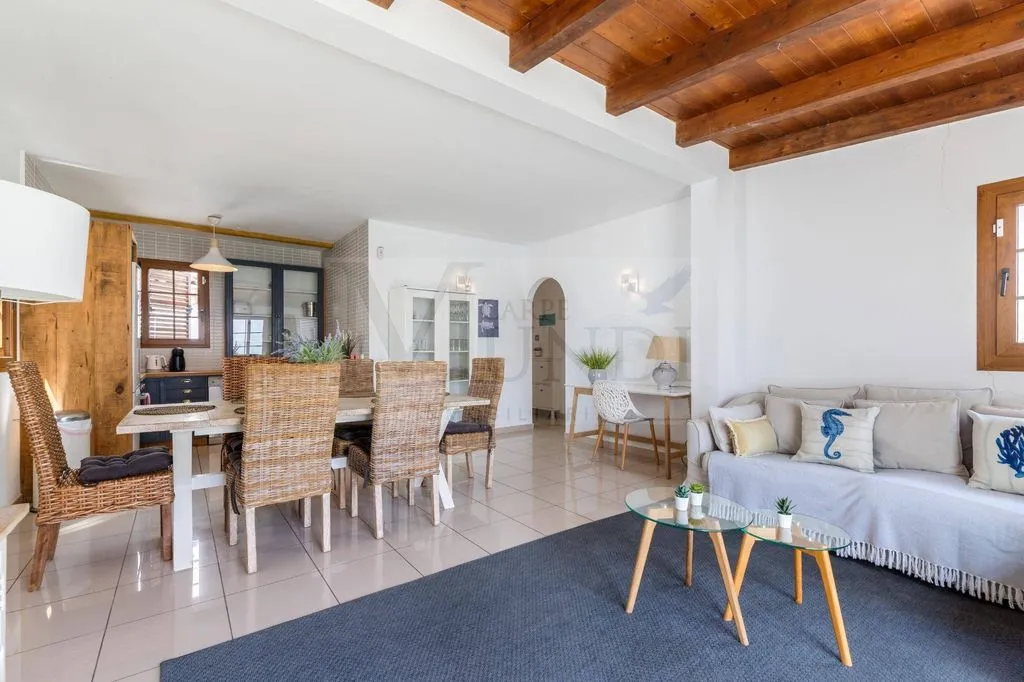 Elutuba - Renovated Villa with Rooftop Terrace in Corralejo