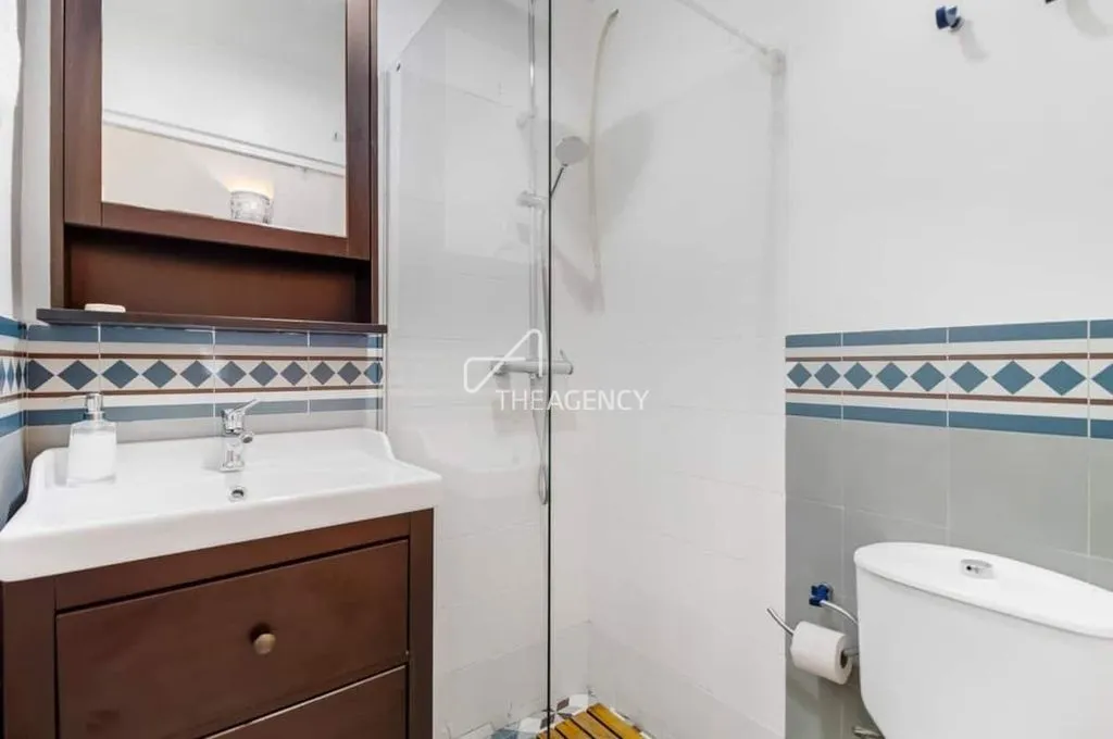 Bathrooms - Luxury Villa with Pool in Charneca de Caparica