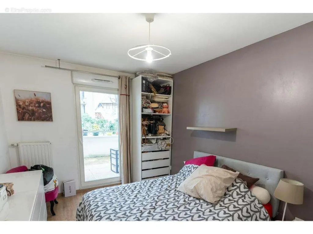 Magamistoad - 4-Piece Flat with Terraces in Colombes Centre