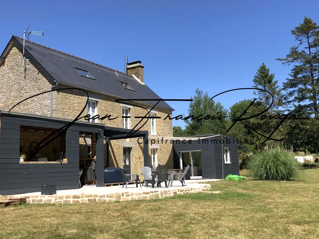 Extérieur - Maison en Pierres avec Jardin et Cuisine d'Été à Manche