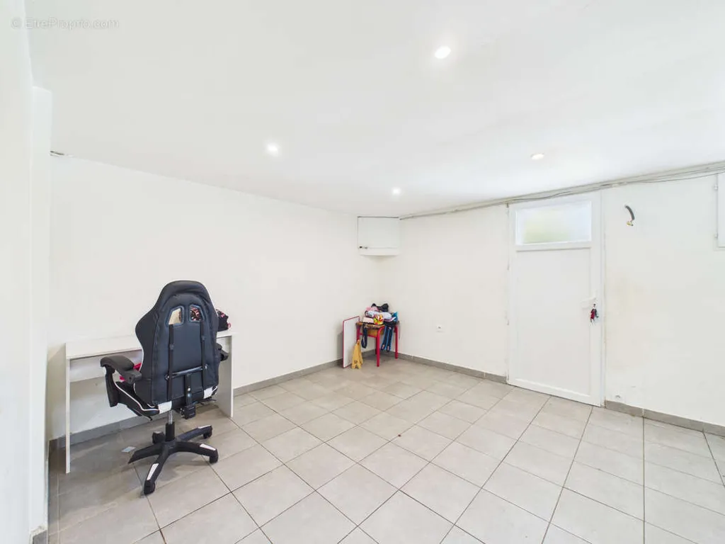 Studio - Three-Level House with Terrace in Chambéry