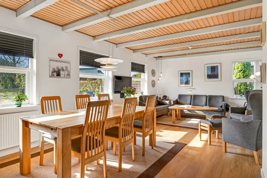 Salle à manger - Fenced Villa with Garden in Rødding