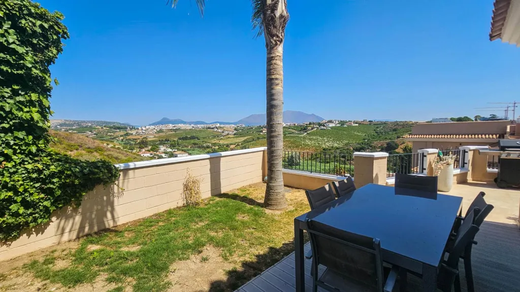 Terrasse - Refurbished Semi-Detached with Pool in La Duquesa