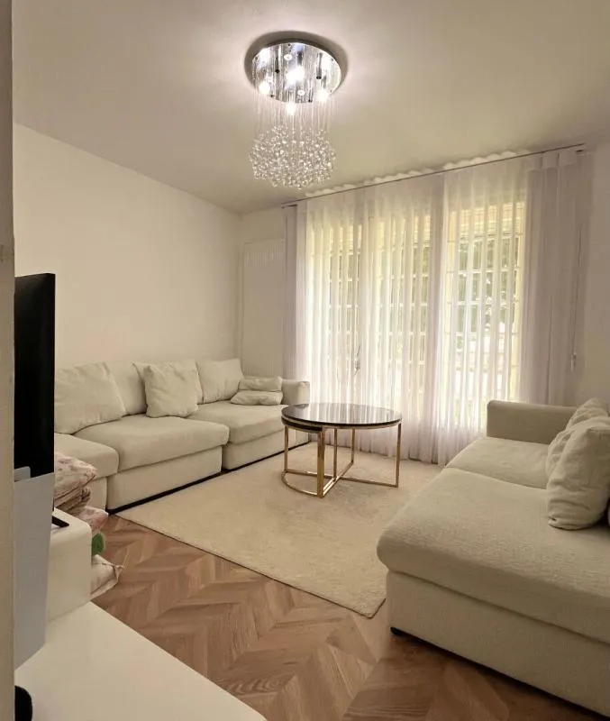 Séjour - Maison Rénovée avec Terrasse à Noyon