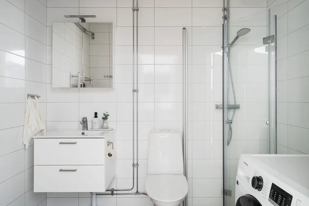 Salles de bain - Modern Apartment with Balcony in Central Location