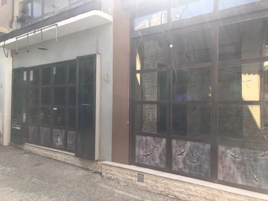 Extérieur - Commercial Space with Two Levels in Serres Centre