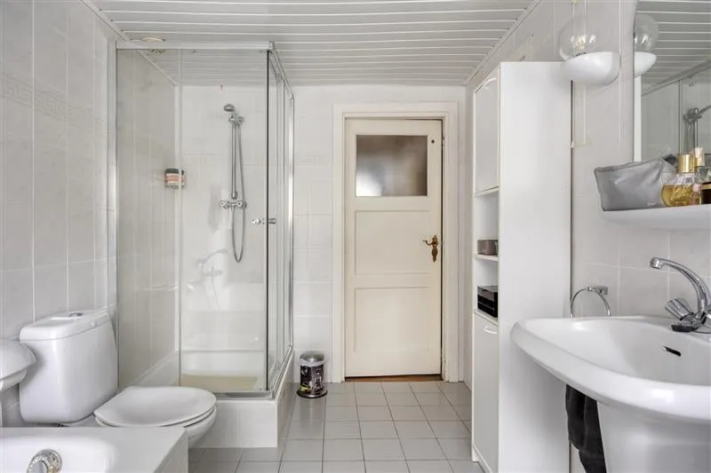Vannitoad - 1950s Semi-Detached House with Garden in Burghplan, Eindhoven