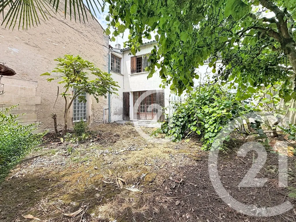 Aed - 6-Bedroom House with Garden in Jarnac