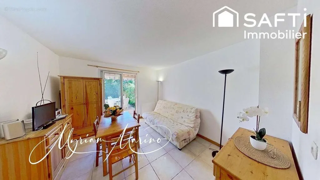 Séjour - Maison avec Jardin et Parking à Roquebrune-Sur-Argens
