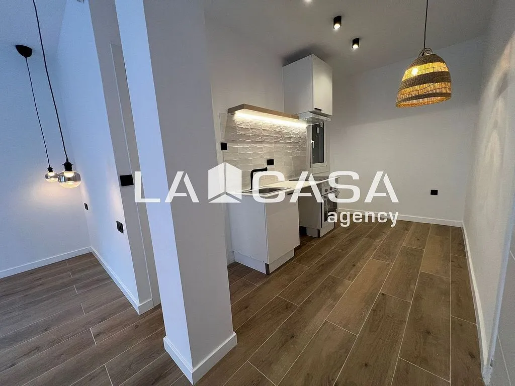 Loft in Reform with AC in Carrer de Velia