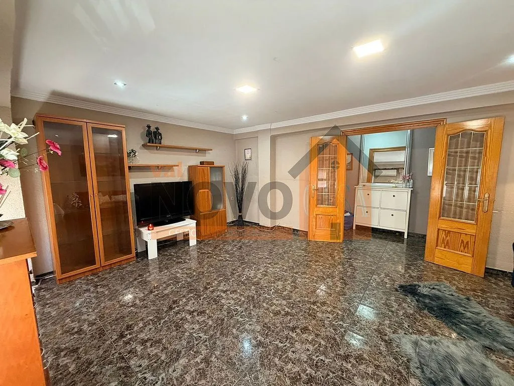 Elutuba - Bright Apartment with Patio in Silla