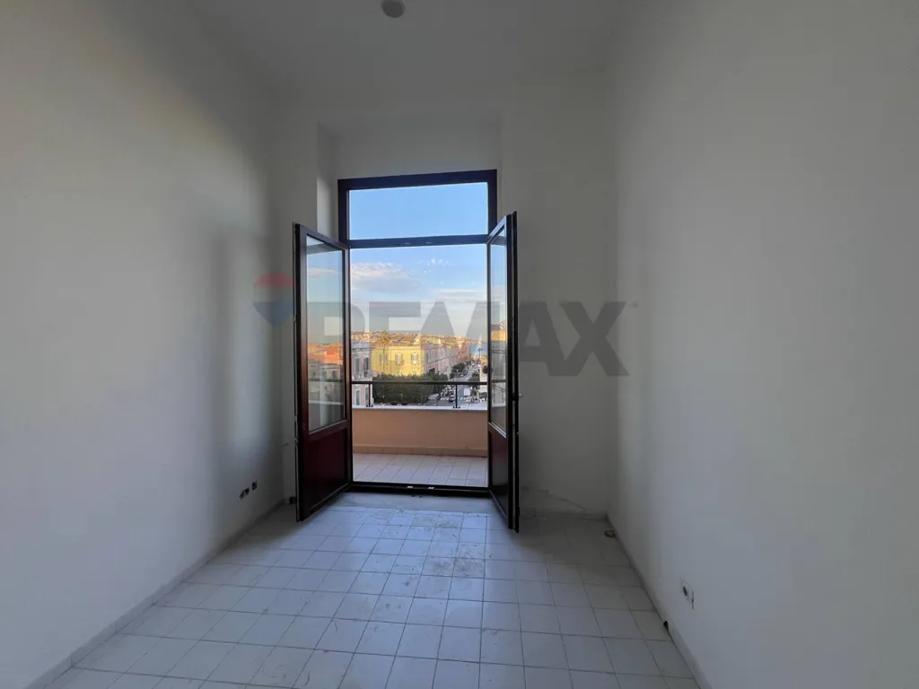 Toad - Historic Building with Sea View in Ortigia
