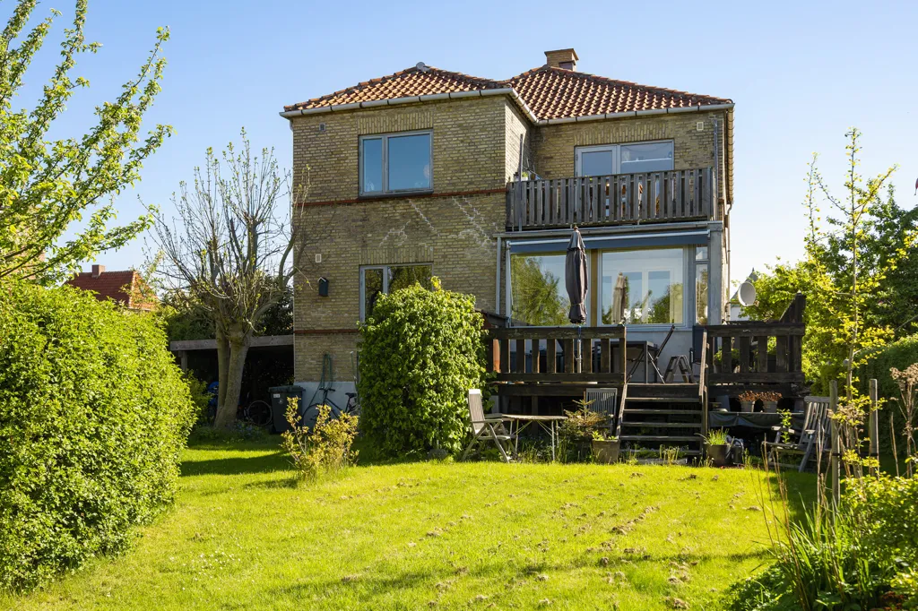 Aed - 1939 Villa Flat with Terrace in Brønshøj