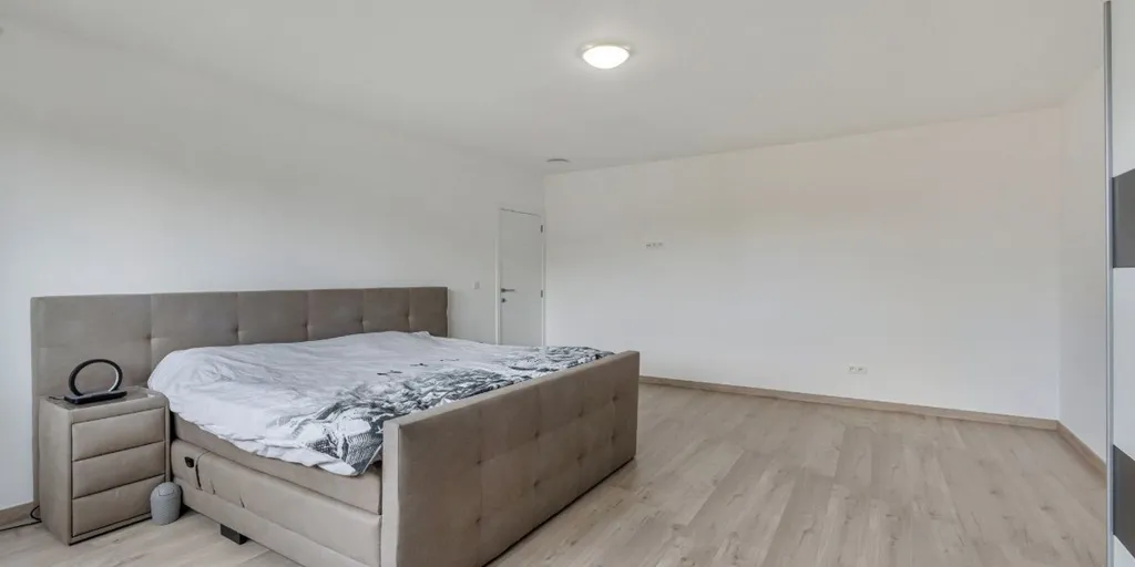 Magamistoad - Modern Open-Plan House in Heukelom