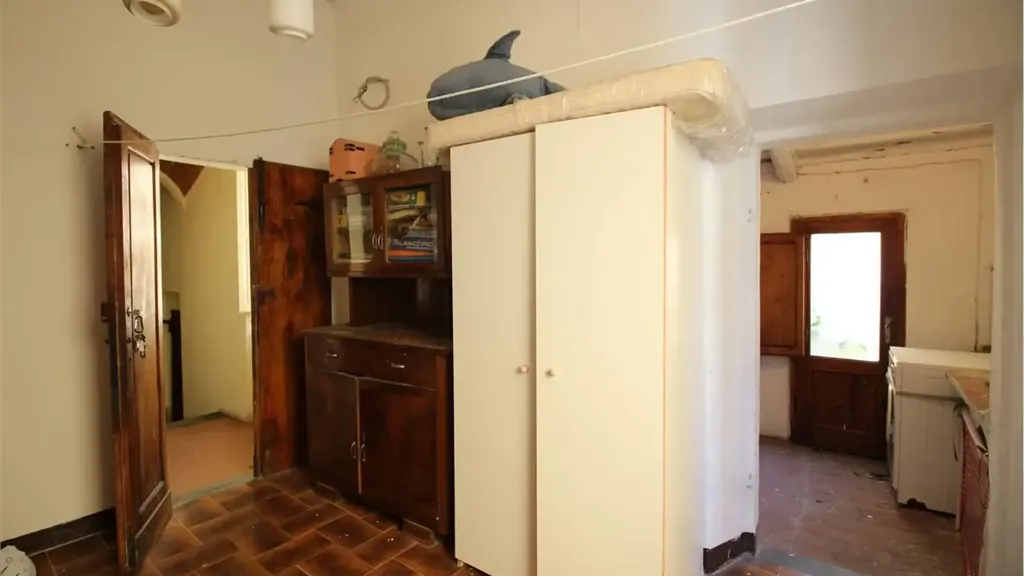 Cuisine - Spacious Apartment with Courtyard in Buti