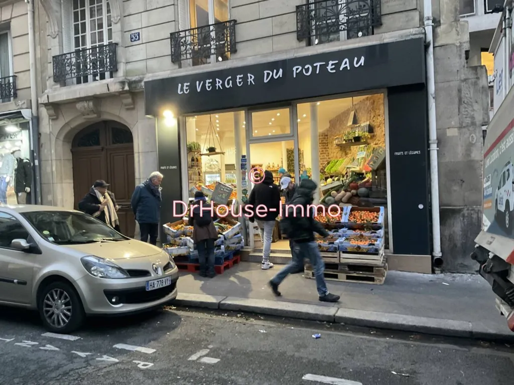 Exterior - Shop with Basement in Paris 18th