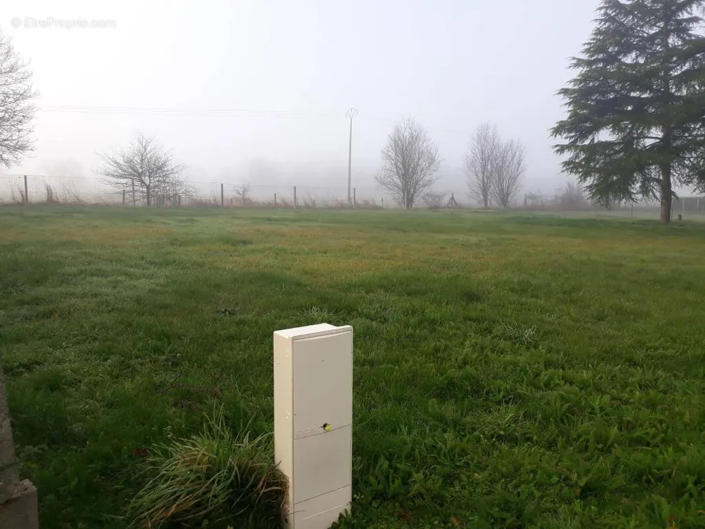 Aed - Viabilised Plot in Saint Denis de Pile