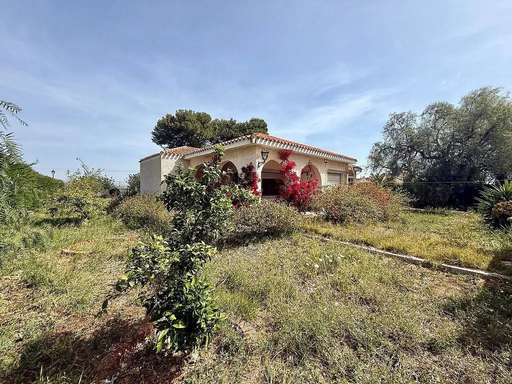 Aed - Chalet with Pool and Terrace in Las Lomas
