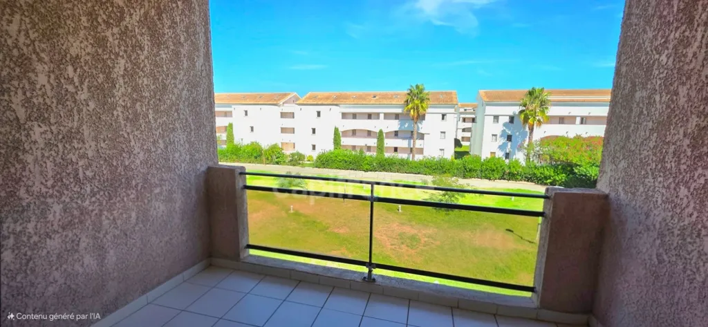 Balcon - T3 en Duplex avec Terrasse et Piscine à Proximité de la Plage