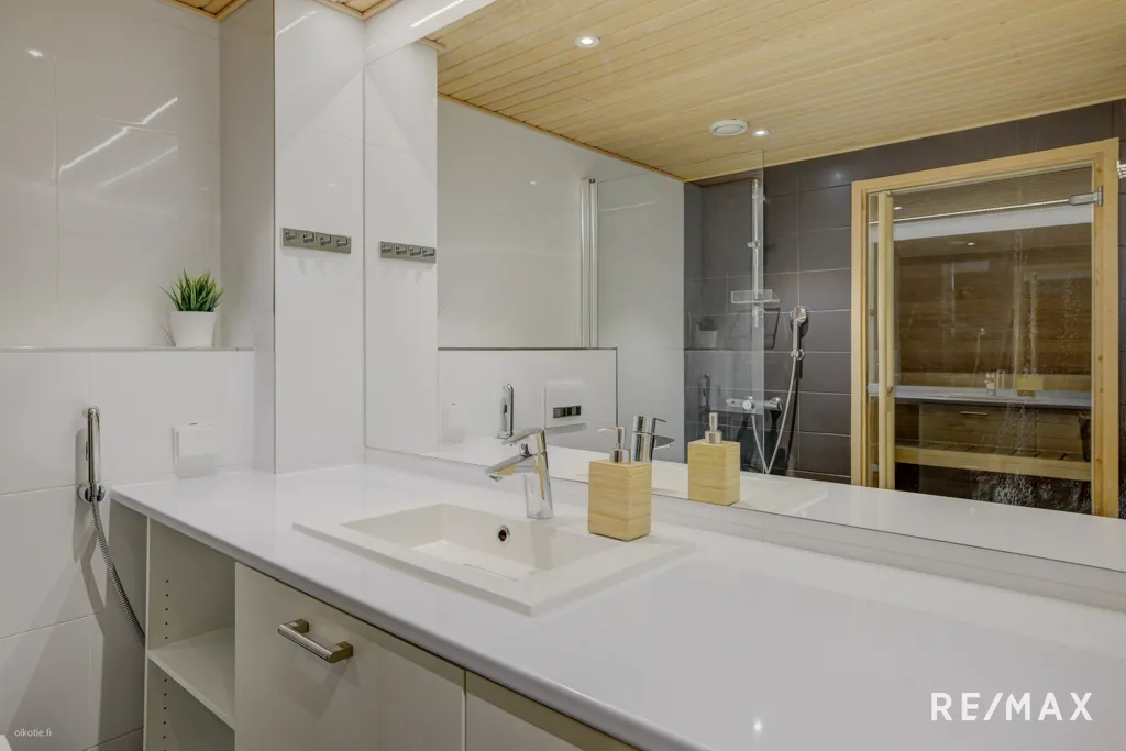 Vannitoad - 3/5-Bedroom Apartment with Sauna in Espoo