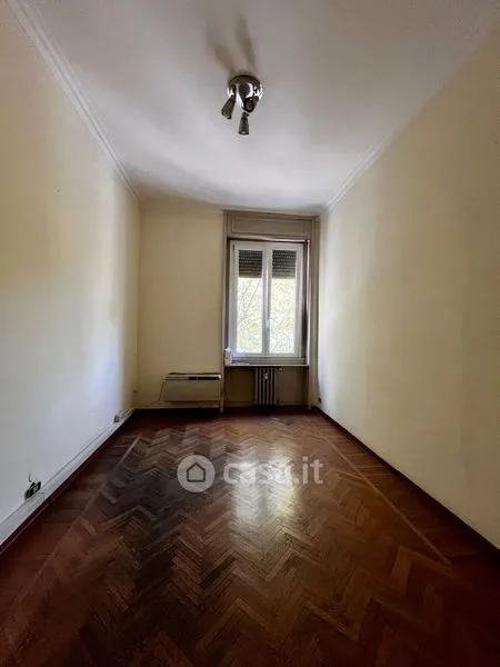 Rooms - Apartment with Balcony in Modena
