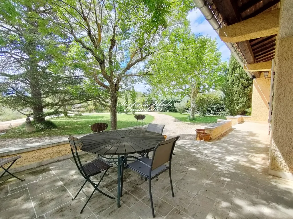 Terrass - Villa with Vineyard View in Cabrières-d'Avignon
