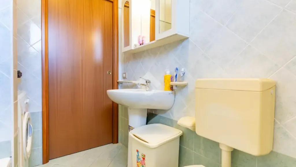 Salles de bain - Trilocale with Balcony in Ferrara