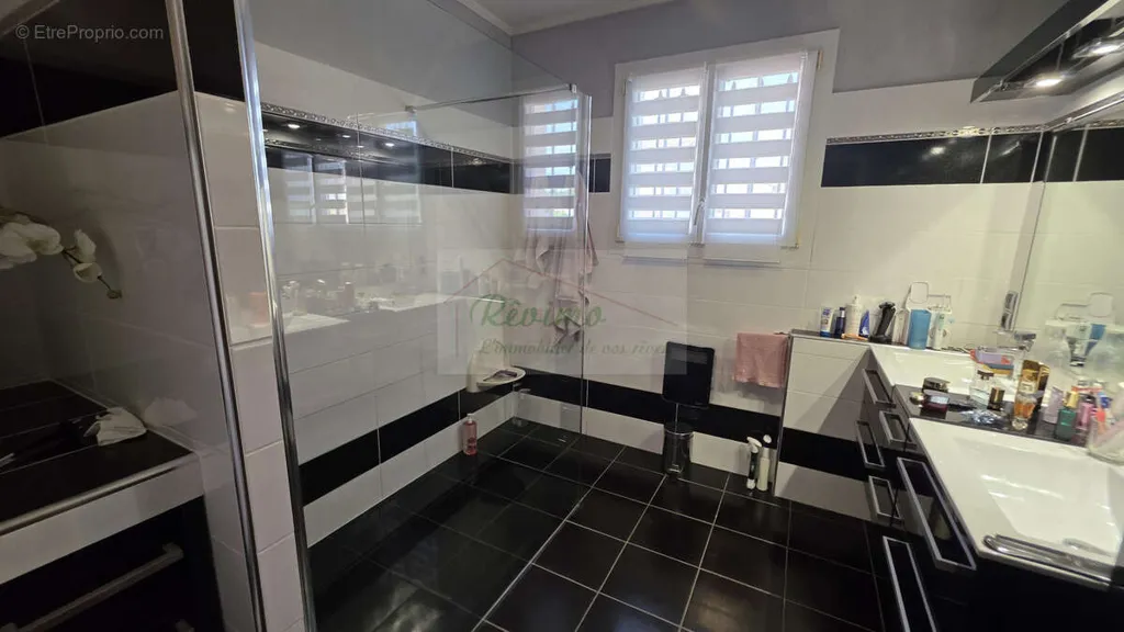 Vannitoad - Traditional Villa with Pool in Galargues