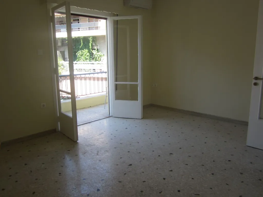 Rooms - Corner Apartment with Garden View in Agios Ioannis