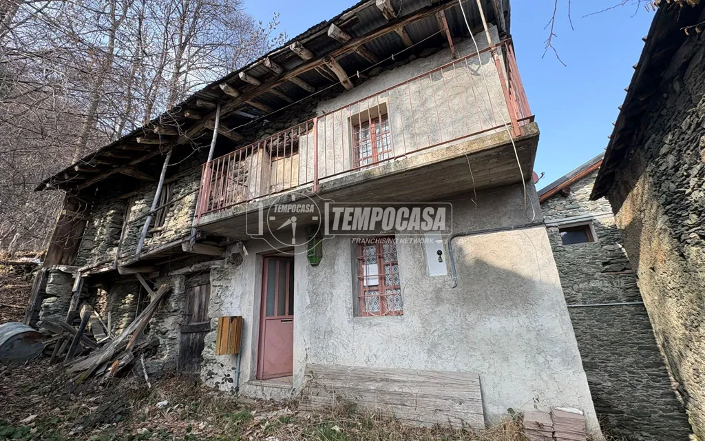 Välivaade - Rustic House with Balcony in Viù