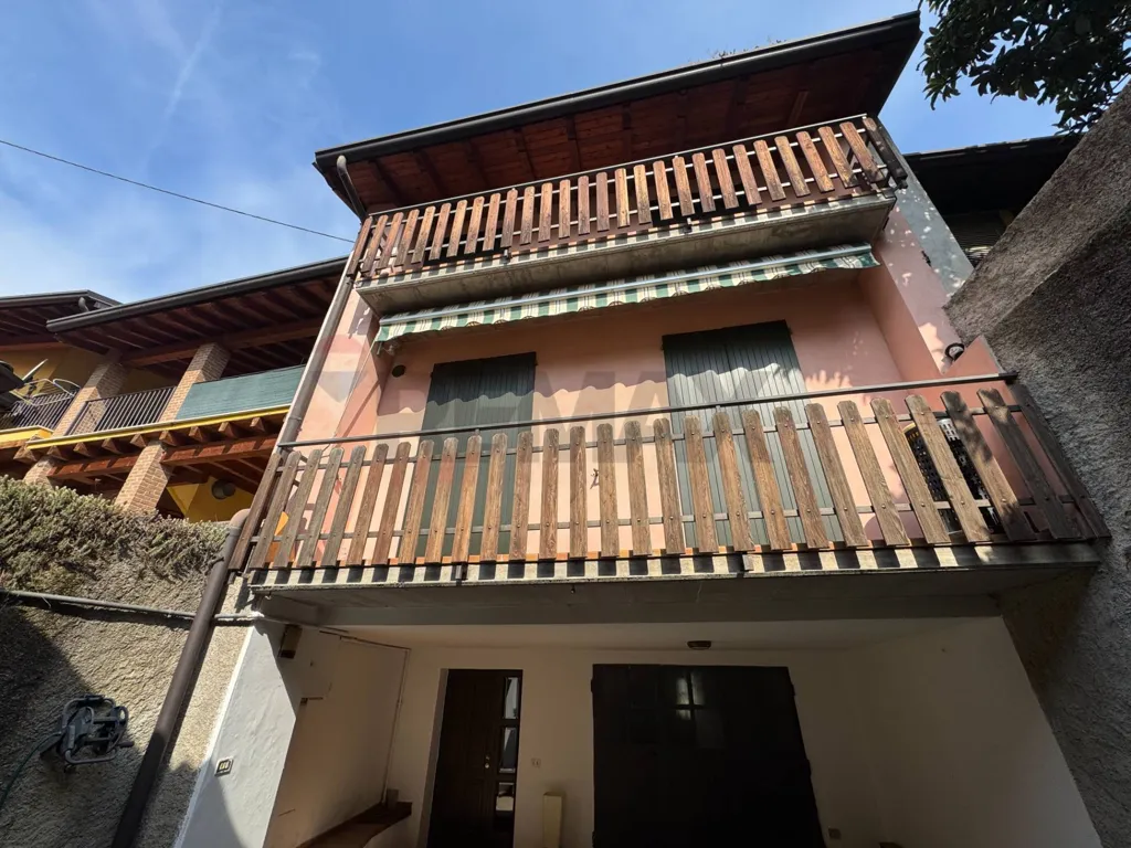Balcony - Independent House with Private Courtyard in Gavardo