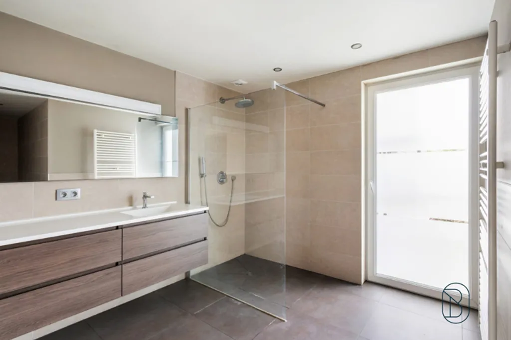Salles de bain - Maison de 201 m² avec Chauffage Électrique à Deinze