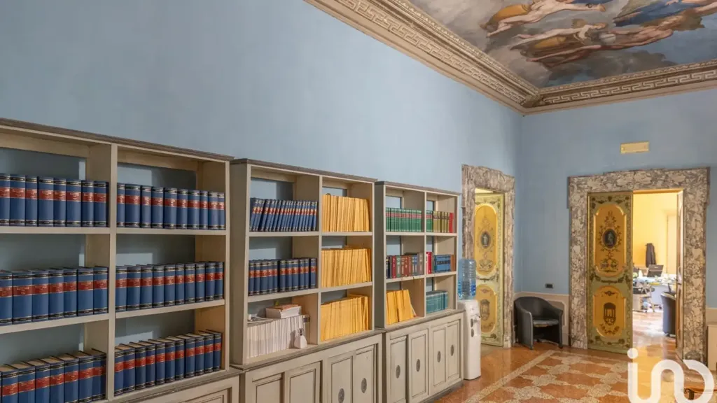 Bureau - Historic Apartment with Artwork in Ancona