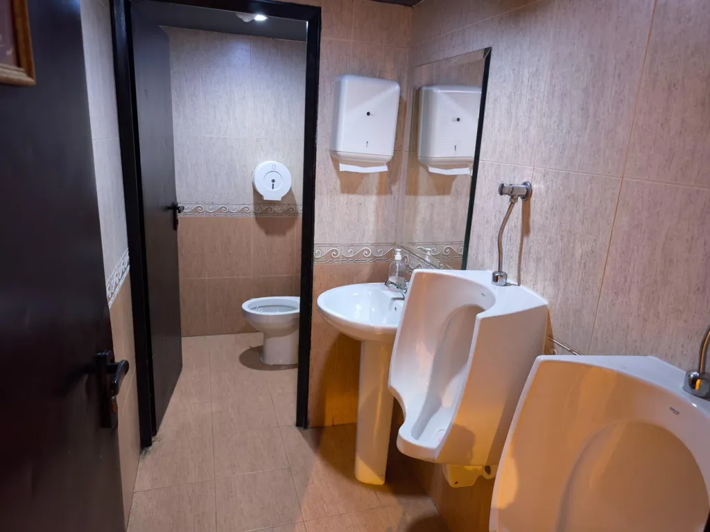 Bagni - Commercial Space with Hostelry License in Moratalaz