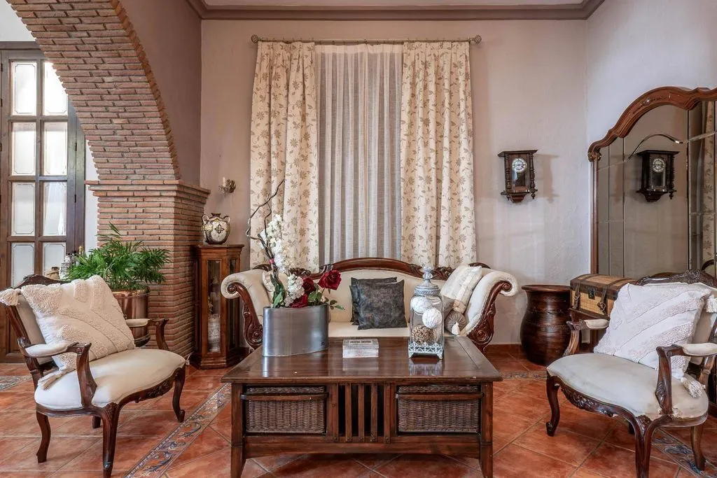 Living Room - Historic Palatial House with Pool in Ogíjares