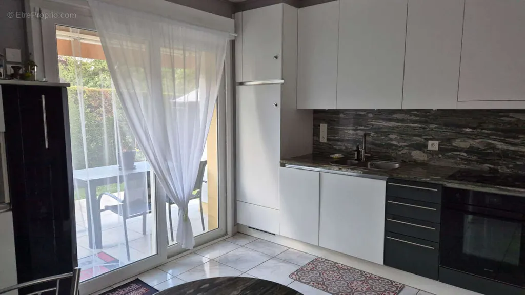 4-toaline maja asukohas Paray-Le-Monial