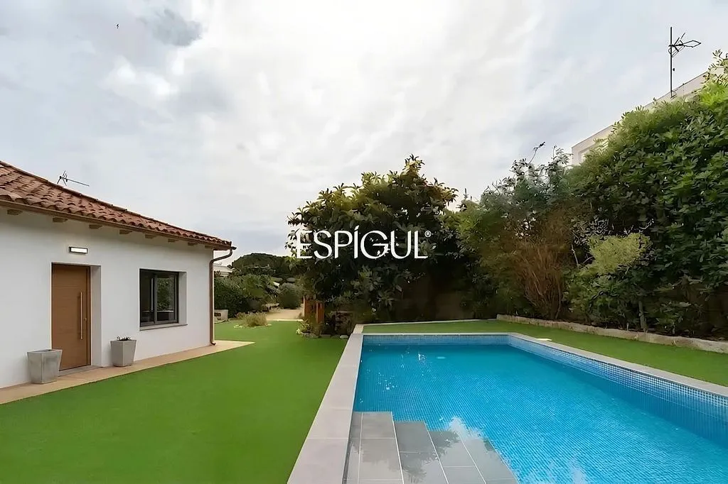 Piscine - Chalet with Pool and Terrace in Alella